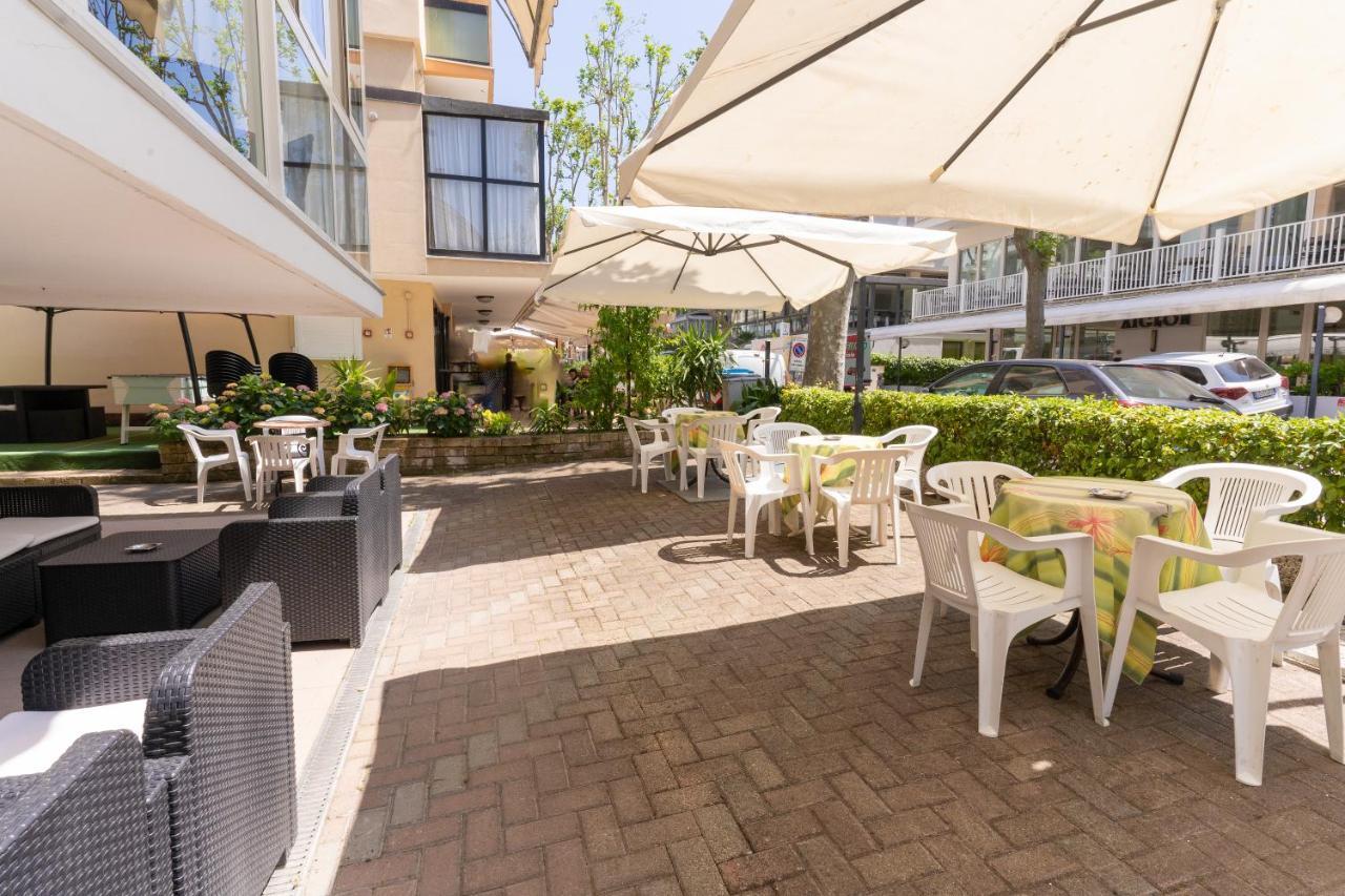 Hotel Villa Isola Rimini Exterior foto